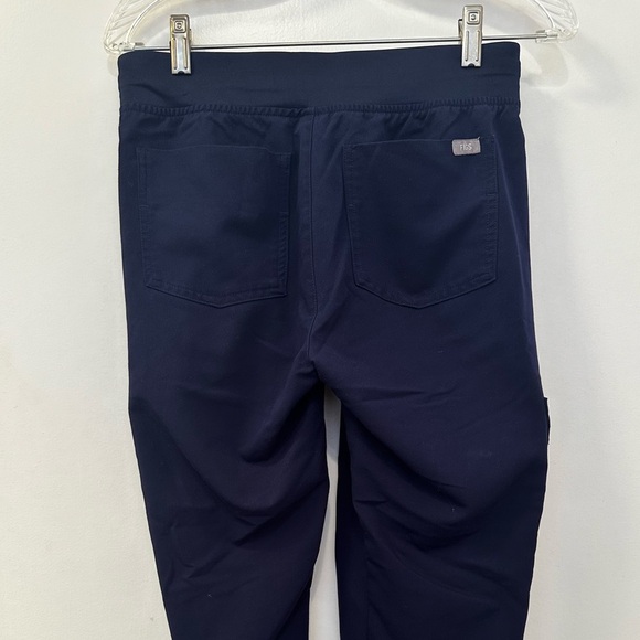 Figs Navy Technical Scrubs (Zomara Pant, Catarina Top) - Picture 6 of 10